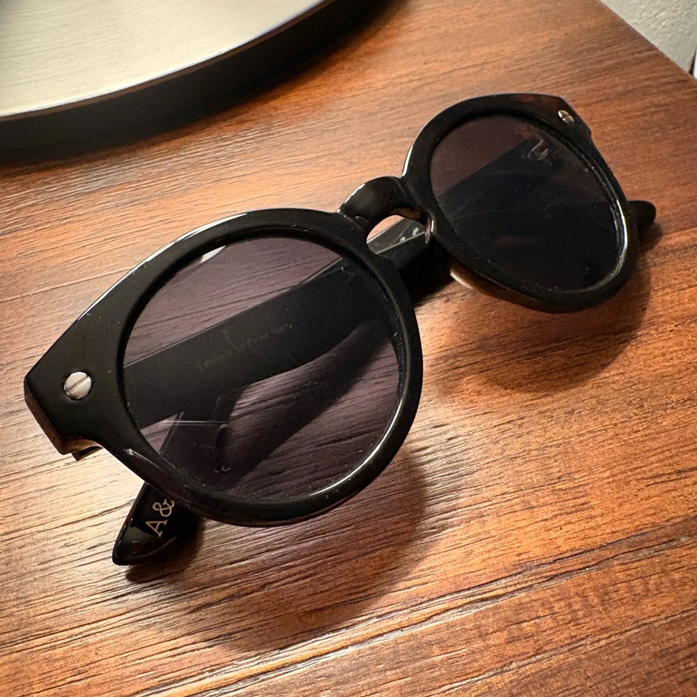 Abercrombie & Fitch Black Round Sunglasses